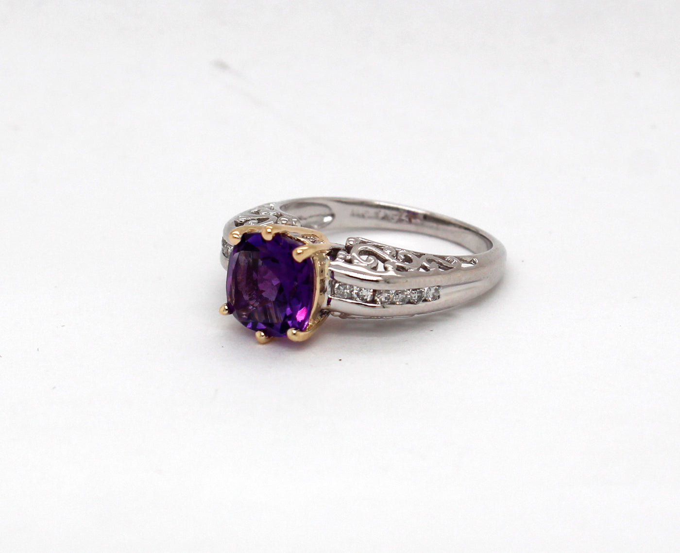 Estate 14KTT 2.50 Ct Amethyst and .10 Cttw Diamond Ring G in Color and