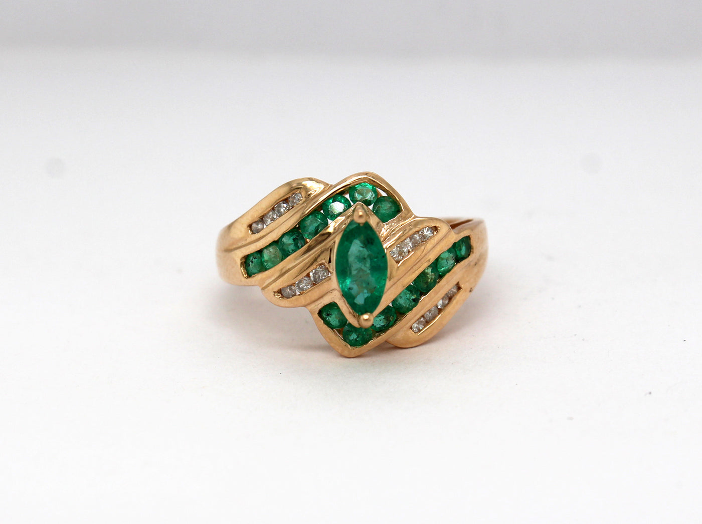 Estate 14KY .45 Cttw Emerald and .10 Cttw Diamond Ring J in Color and