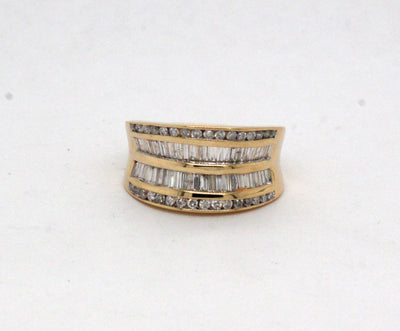Estate 10KY 1.50 Cttw Round and Baguette Diamond Ring H in Color and I