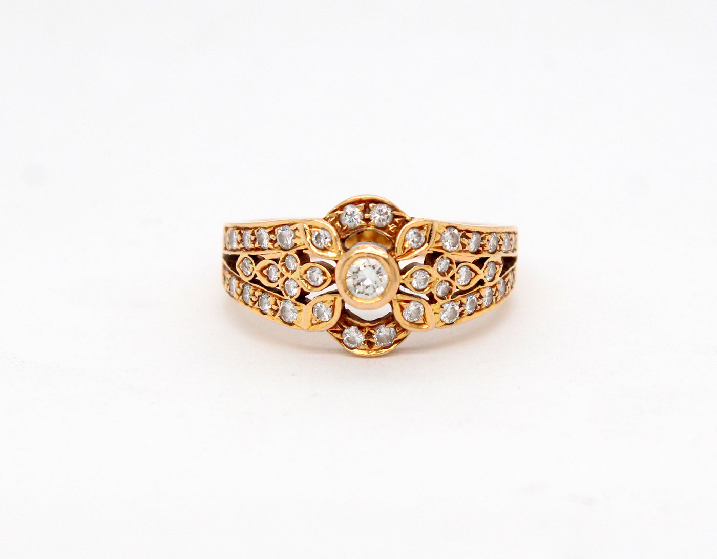 Estate 18KY .50 Cttw Diamond Ring H in Color and VS2 in Clarity