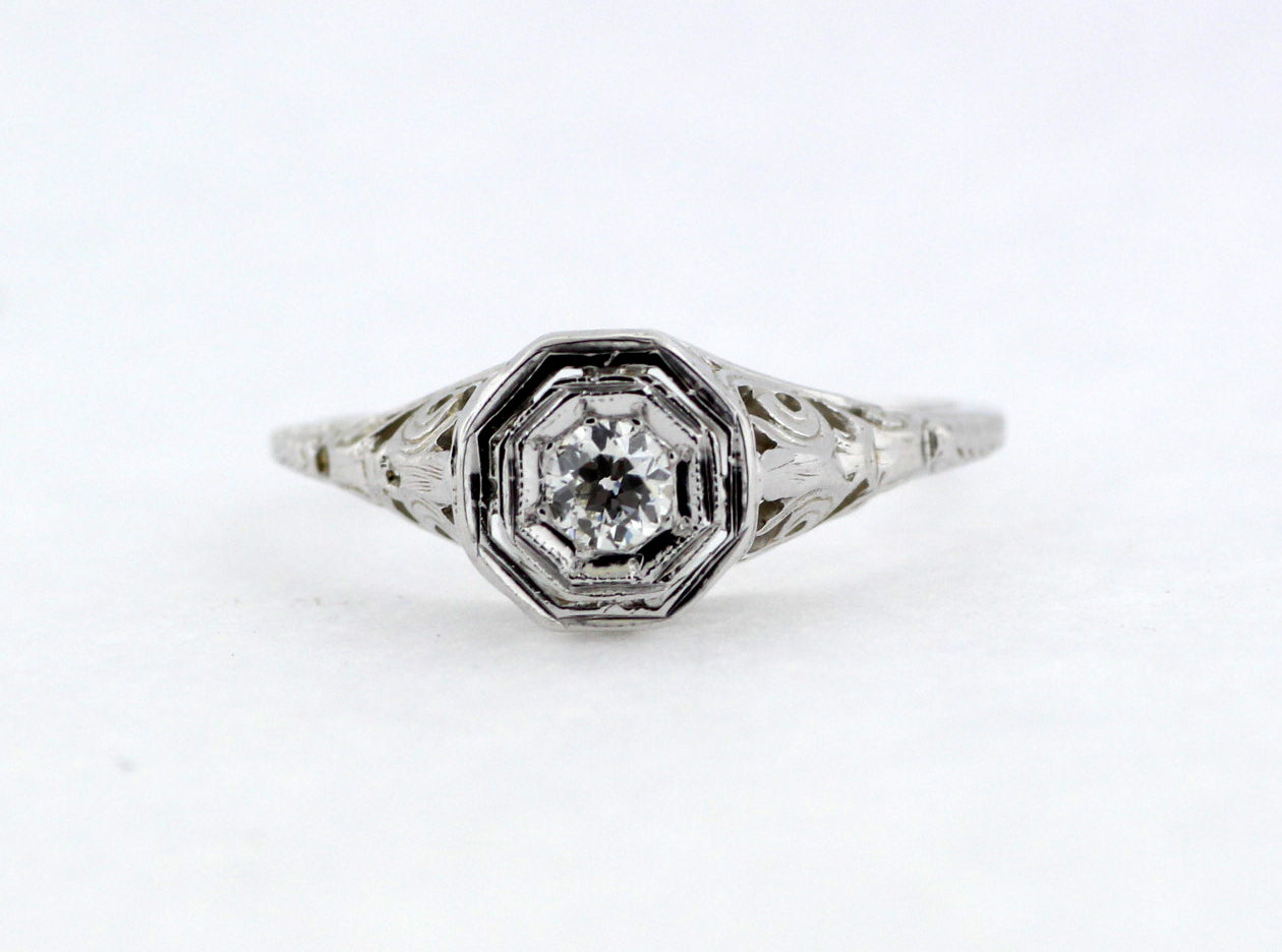 ESTATE 18KW .13 CT DIAMOND VINTAGE RING H-VS2