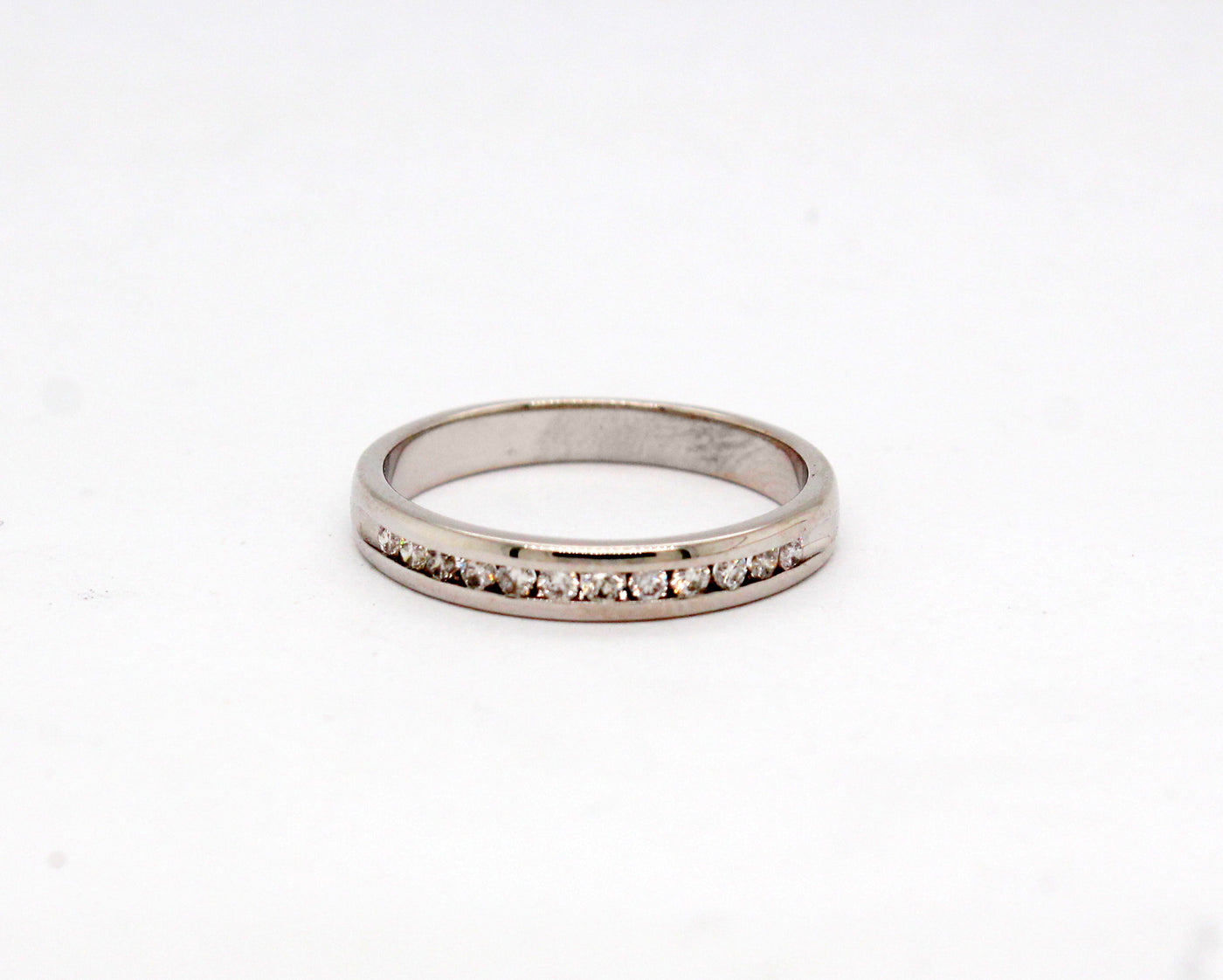 Estate 14KW .20 Cttw Diamond Wedding Ring G to H in Color and VS2 in C