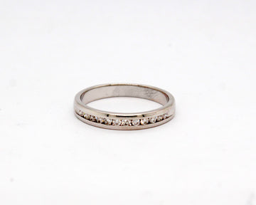 Estate 14KW .20 Cttw Diamond Wedding Ring G to H in Color and VS2 in C