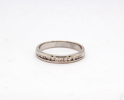 Estate 14KW .20 Cttw Diamond Wedding Ring G to H in Color and VS2 in C