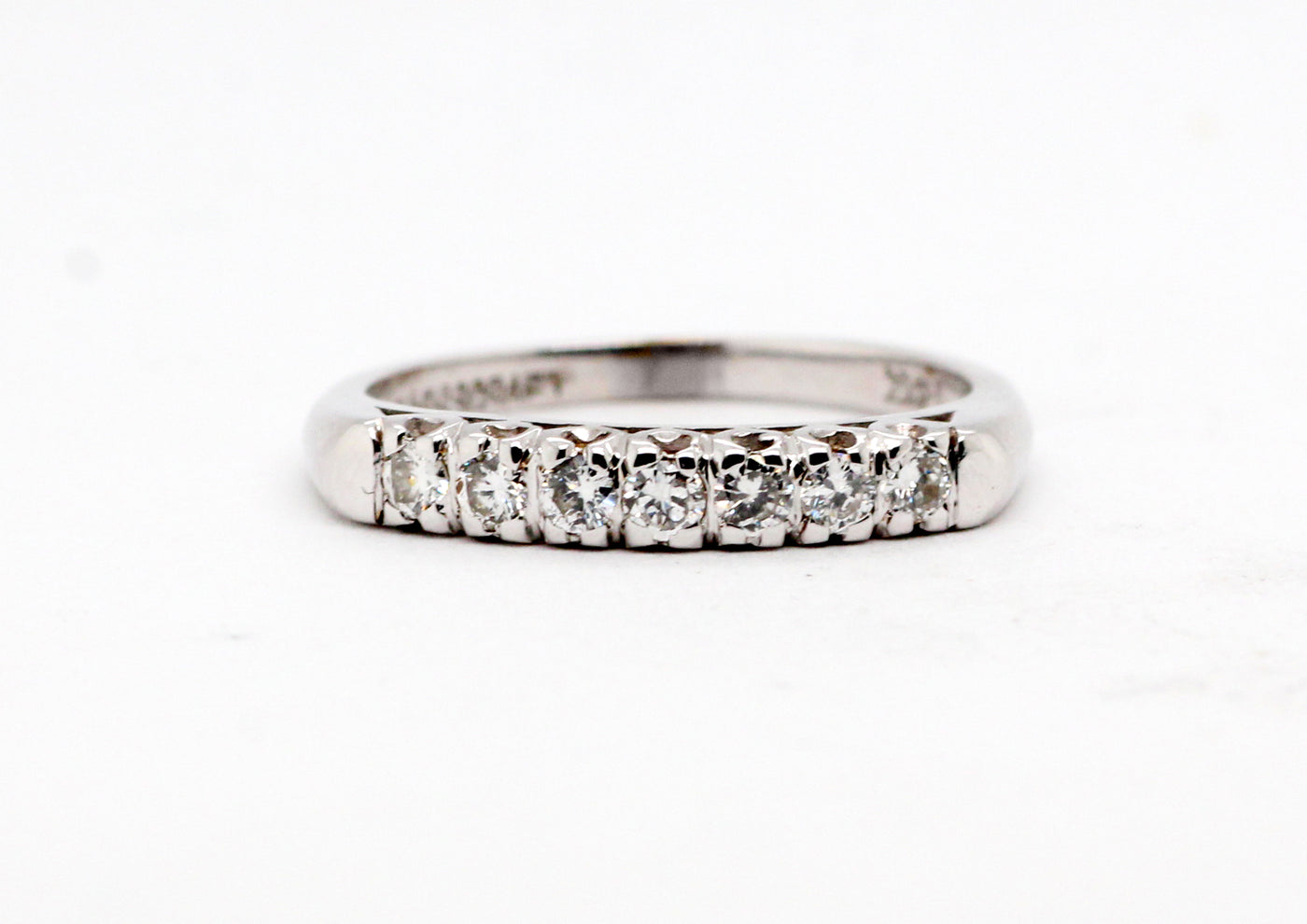 14K White .25 Cttw Diamond Anniversary Band