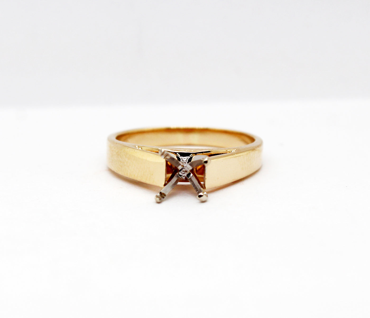 14KY Cathedral Setting