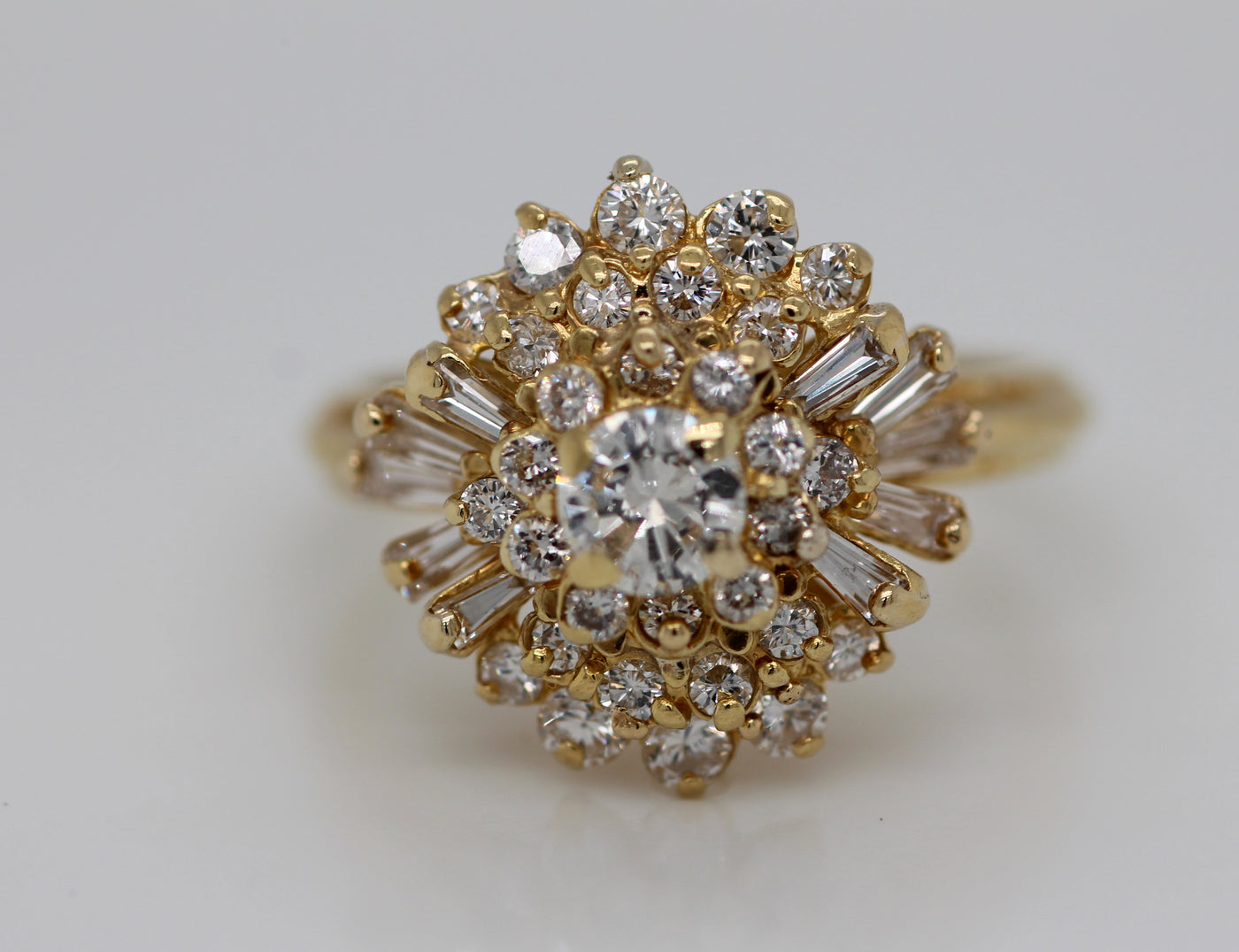ESTATE 18KY 1.39 CTTW DIAMOND CLUSTER RING H-SI2