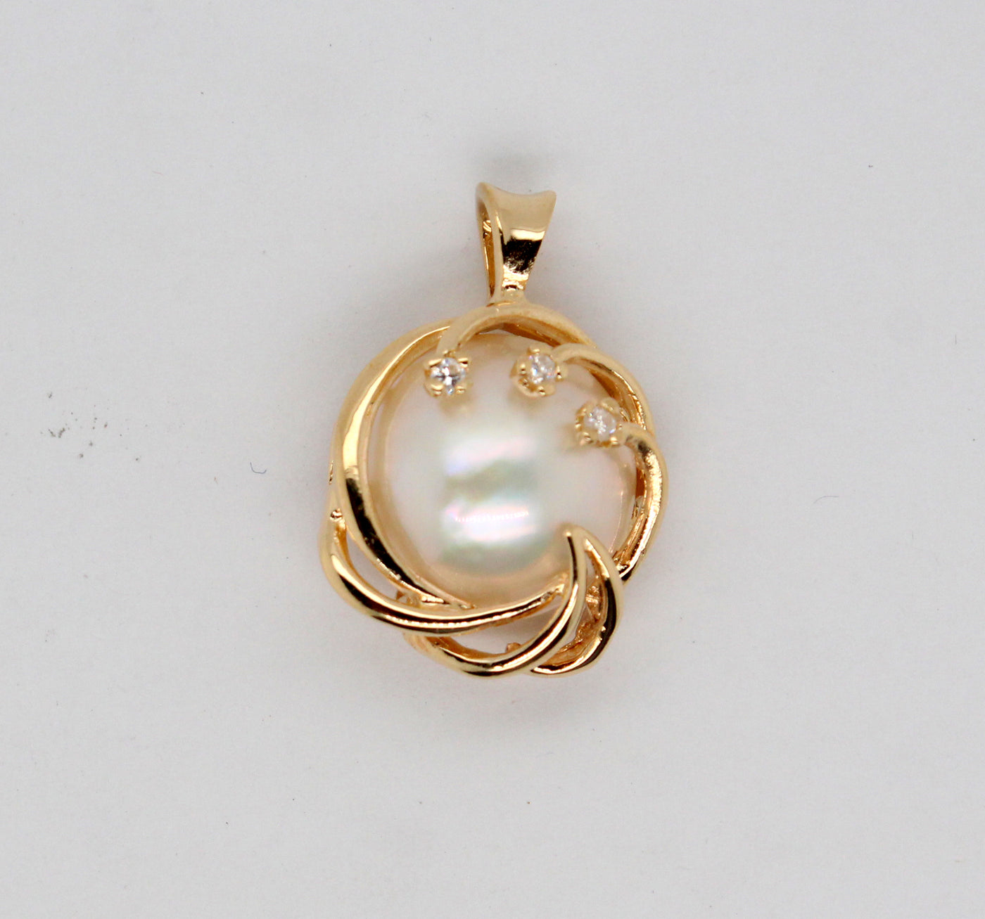 Estate 14KY Mabe Pearl and .06 Cttw Diamond Pendant, No Chain