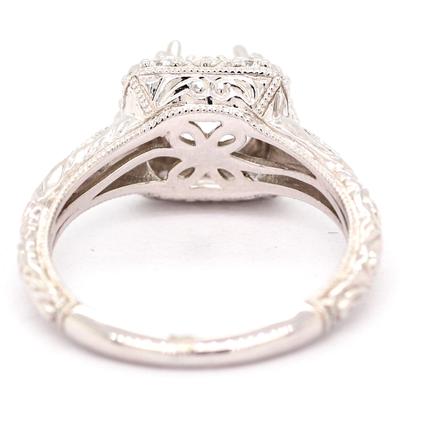 18KW .33 CTTW DIAMOND HALO ENGAGEMENT SETTING
