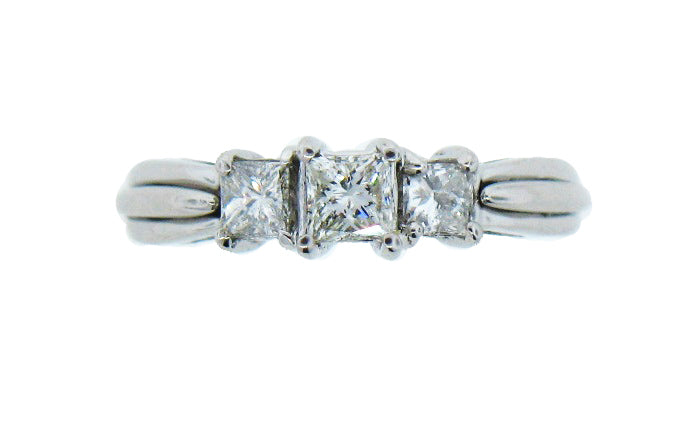 18KW 1/2CTTW DIAMOND 3 STONE RING