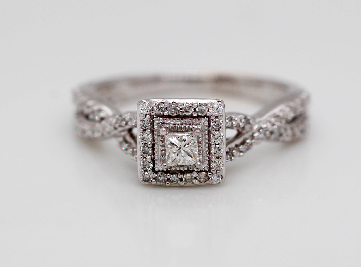 Estate 10KW .37 Cttw Diamond Engagement Ring H-SI2
