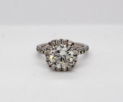 14KW Engagement Ring with 2.75 Ct Round Brilliant Diamonds Center and