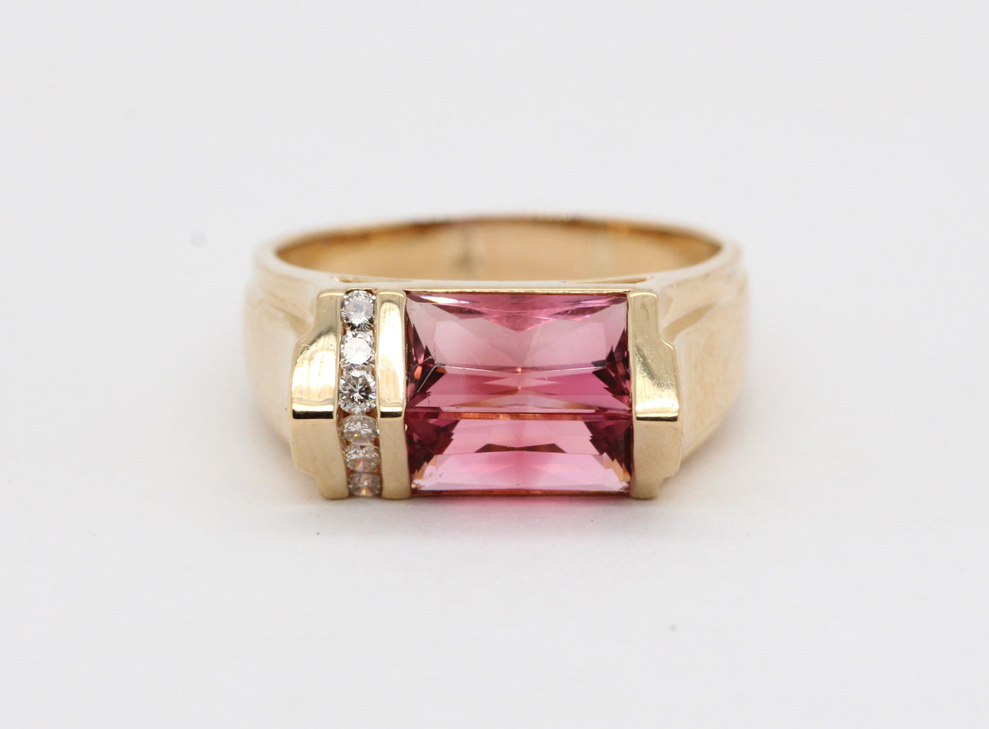 Estate 14ky 4.75 ct tourmaline and diamond ring, .12 cttw h-si2