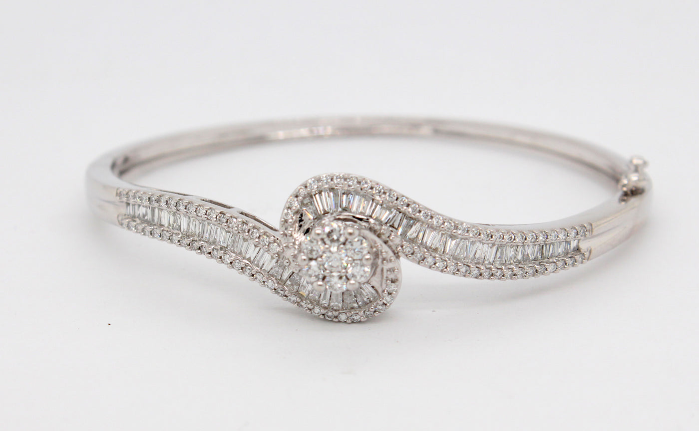 Estate 14KW 2.24 Cttw Diamond Bangle Bracelet