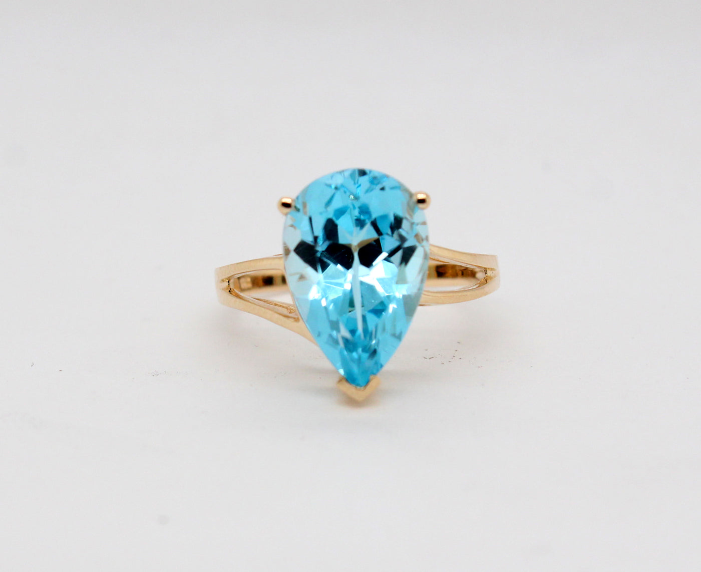 Estate 10KY 6.50 Ct Blue Topaz Ring