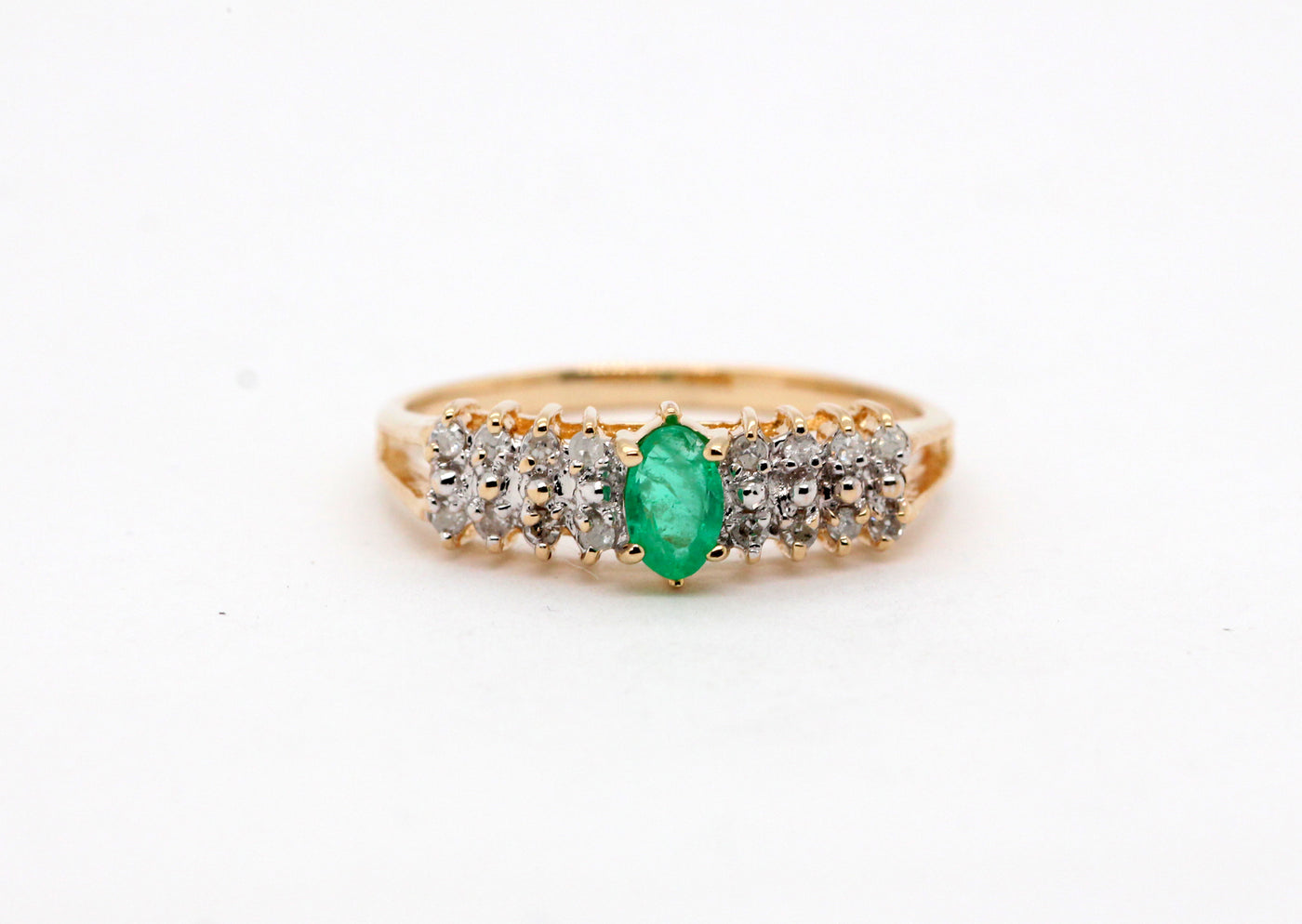 Estate10ky .30 ct emerald and diamond ring, i-i1