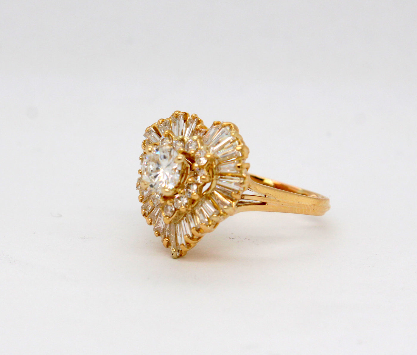Estate 18KY 2.50 Cttw Diamond Ballerina Ring