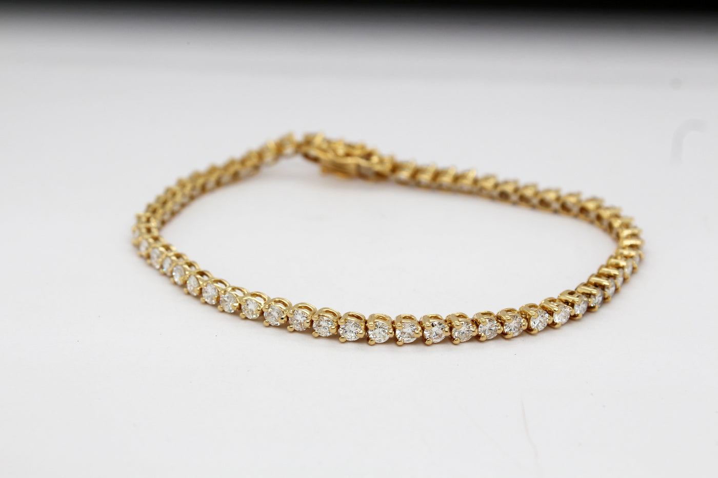 Estate 18KY 3.75 Cttw Diamond Bracelet F in Color and VS2 in Clarity