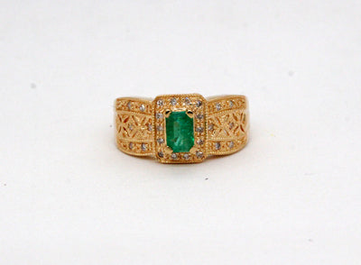 Estate 14KY .55 Ct Emerald and .31 Cttw Diamond ring