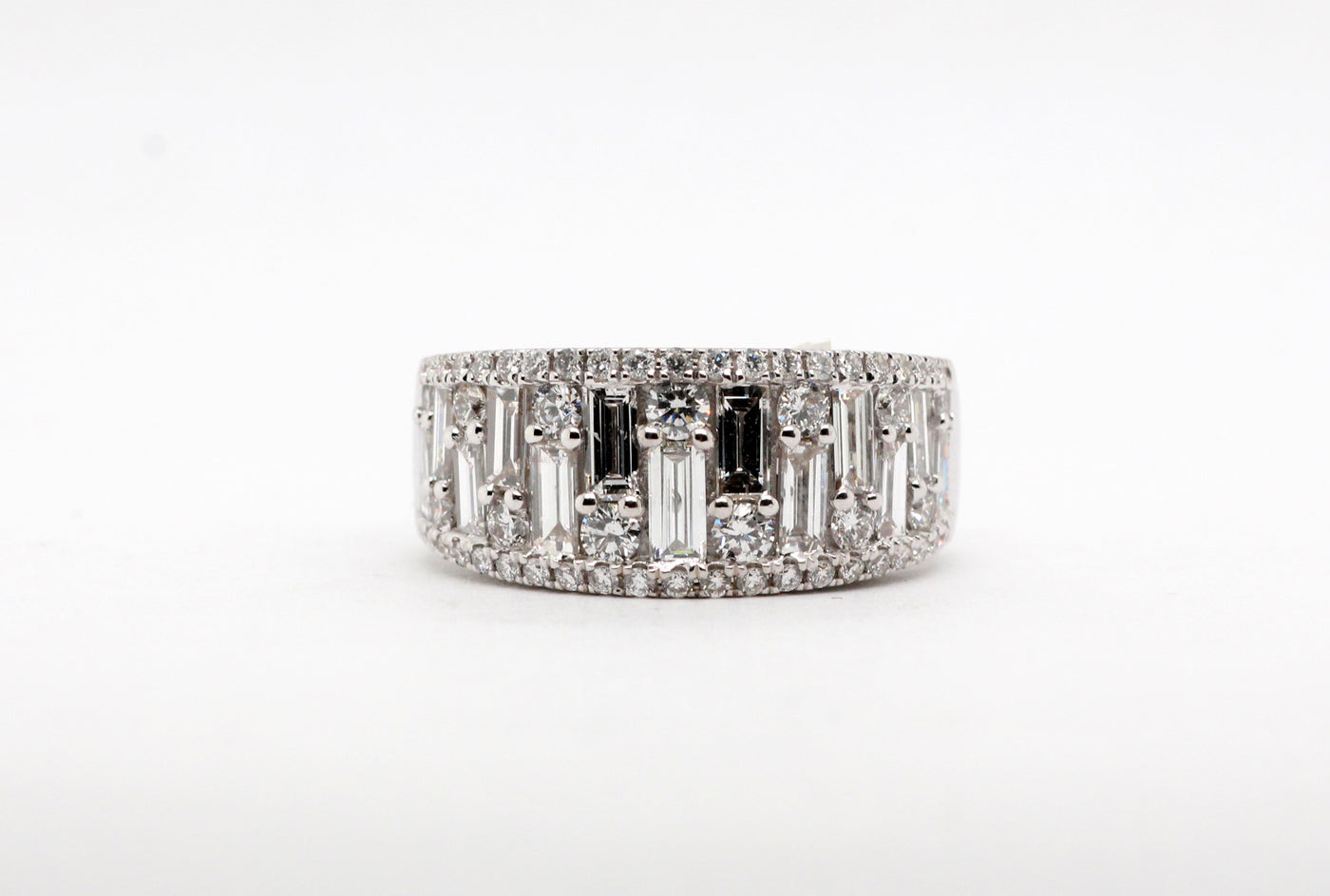18KW 2.18 Cttw Diamond Ring