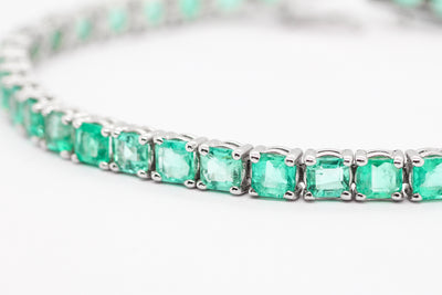 14KW 10.00 CTTW EMERALD CUT EMERALD BRACELET