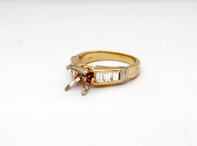 Estate 14KY .60 Cttw Diamond Ring H in Color and VS2 in Clarity