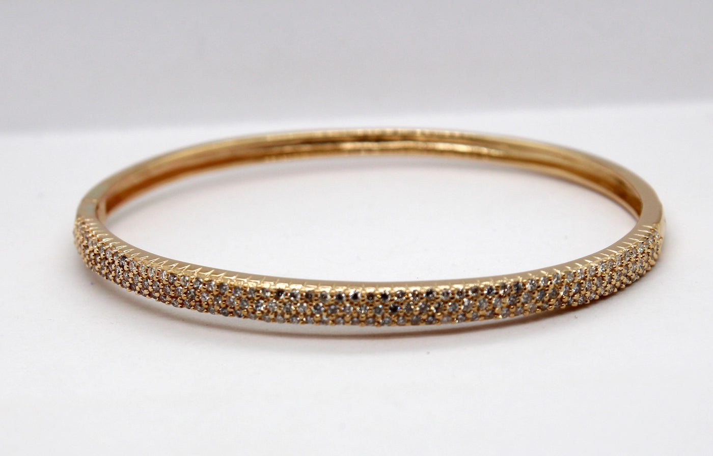 Estate 14KY 1.40 Cttw Diamond Bangle Bracelet