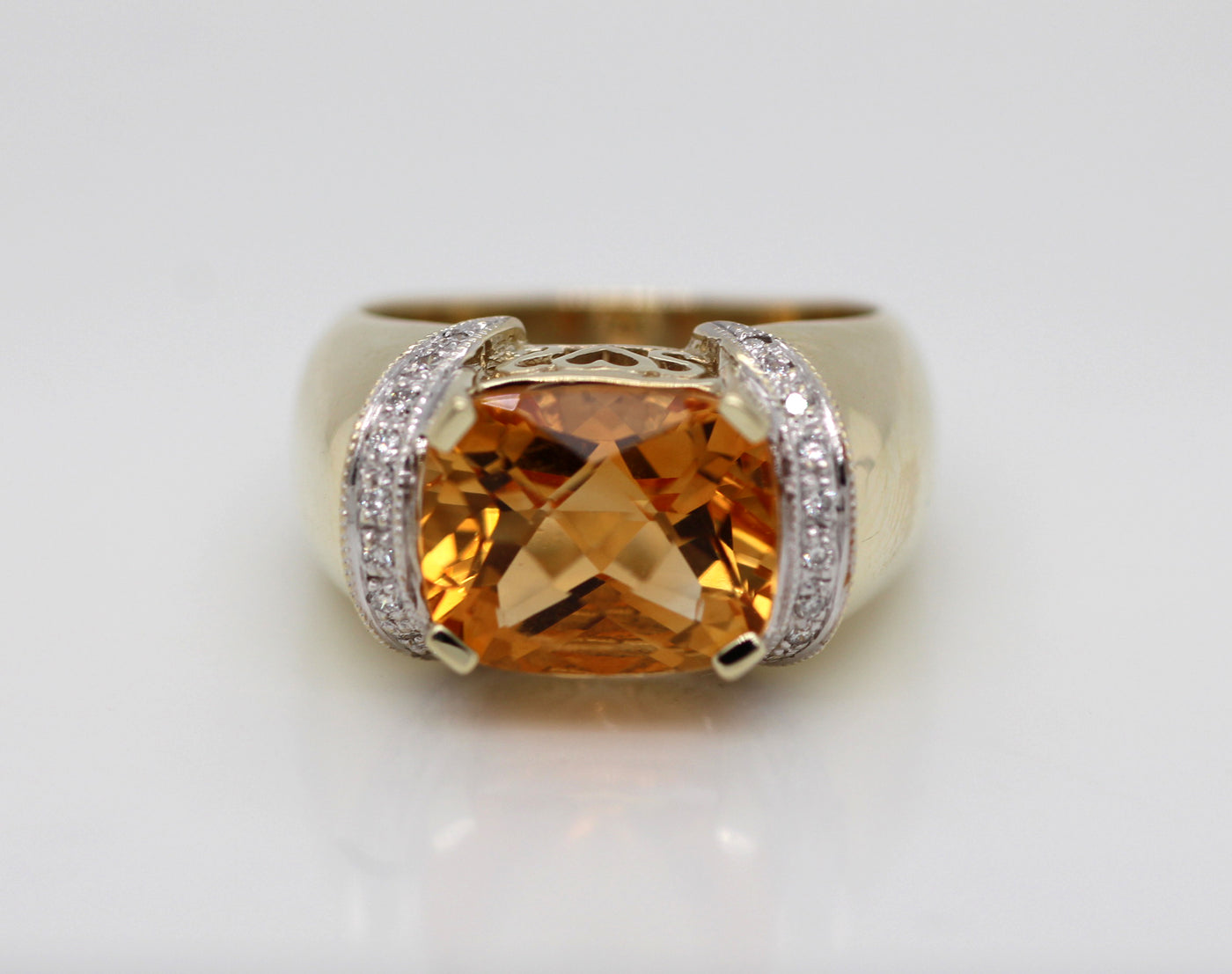 ESTATE 14KY 4.115 CT CITRINE AND DIAMOND RING .10 CTTW