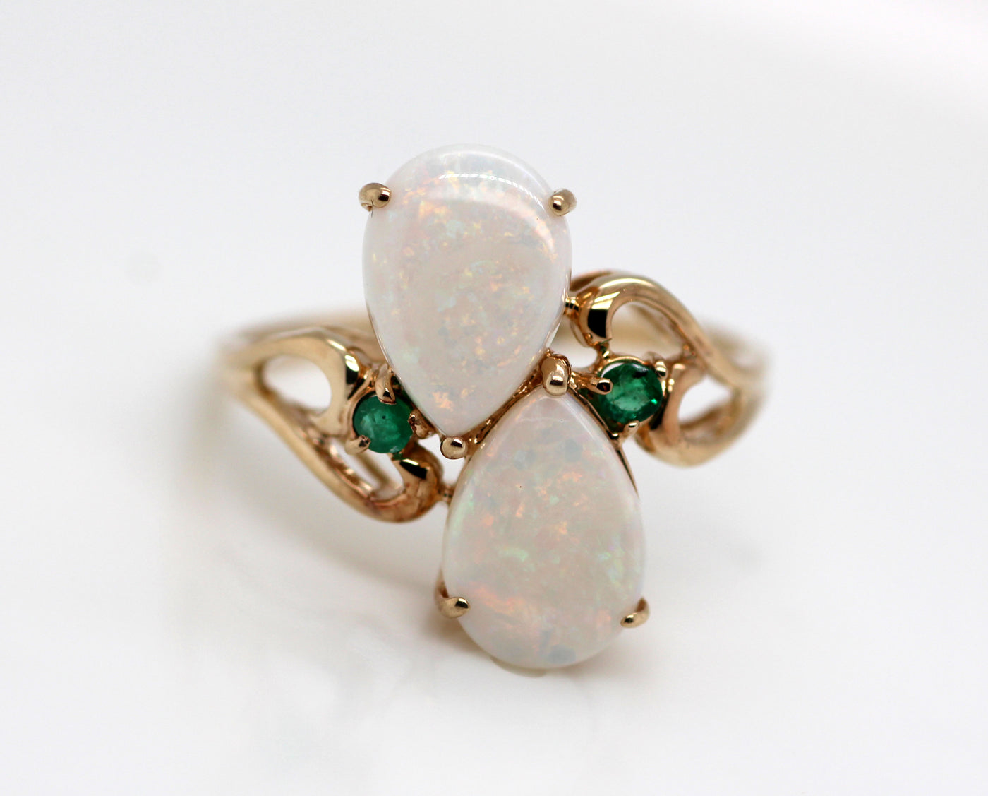 ESTATE 10KY 1.50 CTTW OPAL AND .04 CTTW EMERALD RING