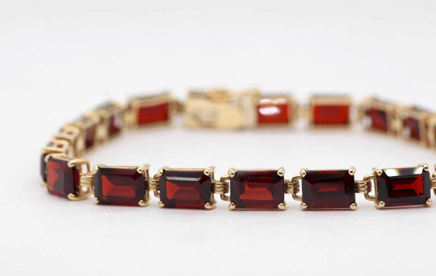 Estate 14KY 24.20 Cttw Garnet Bracelet