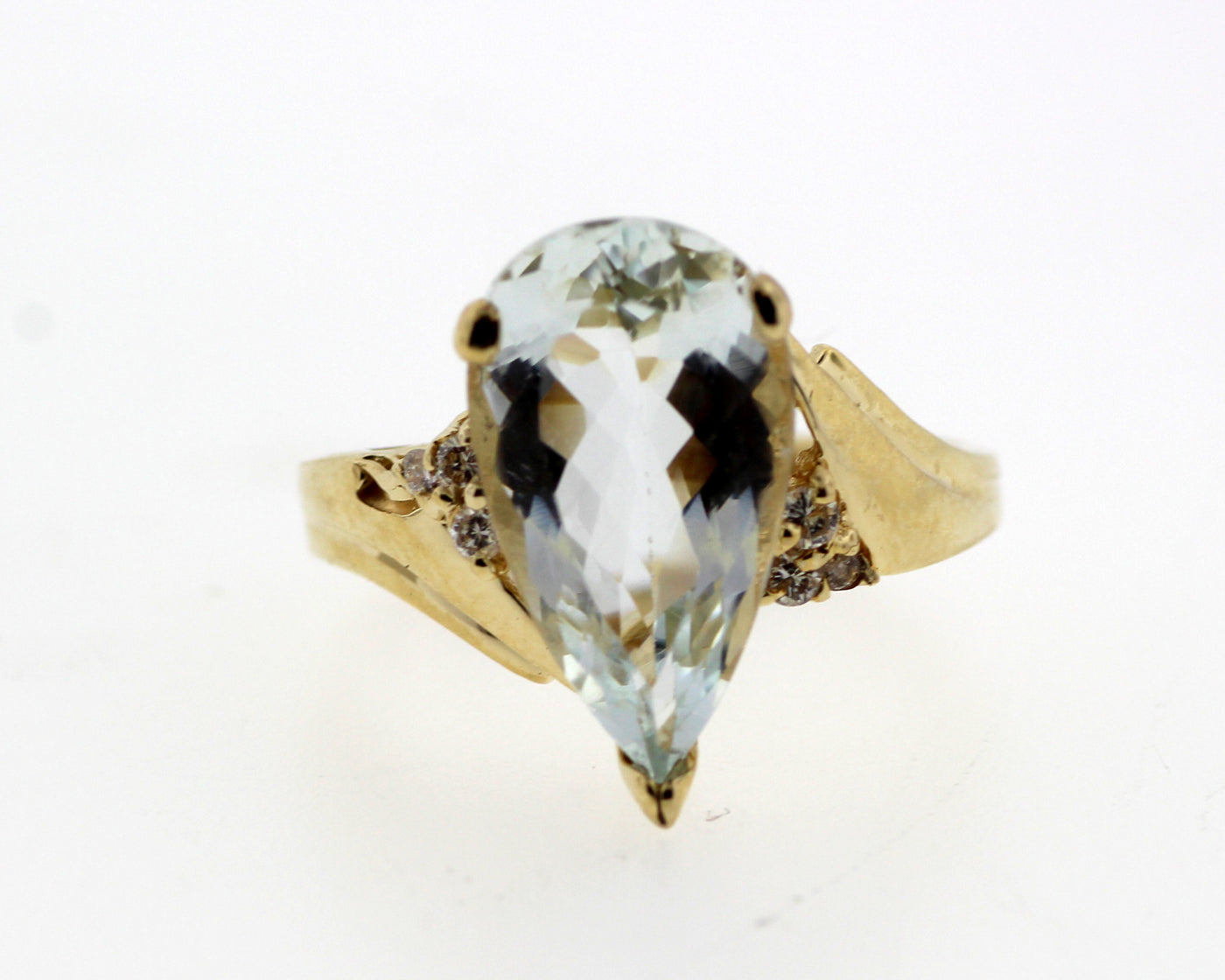 14KY 4.10 CT AQUAMARINE AND DIAMOND RING .06 CTTW