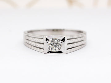 ESTATE 18KW .37 CT DIAMOND SOLITAIRE RIN. Diamond color is  K and clarity is SI2