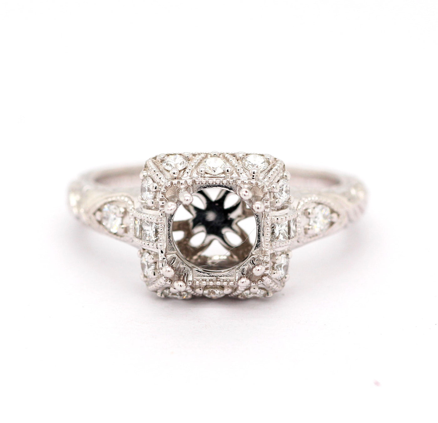 18KW .33 CTTW DIAMOND HALO ENGAGEMENT SETTING