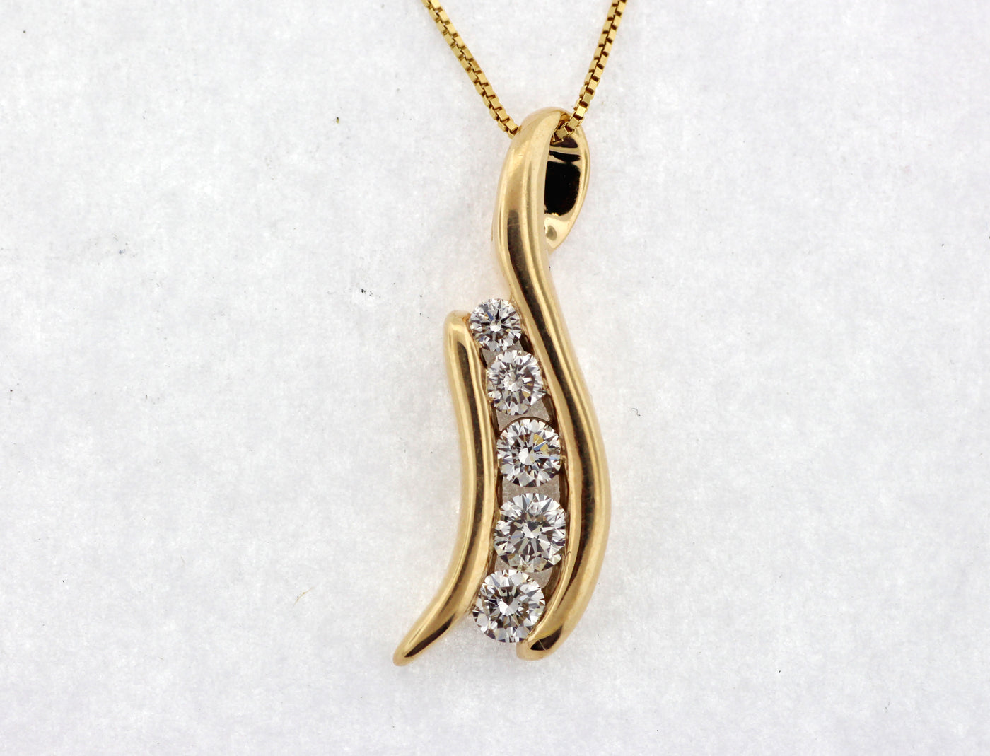 ESTATE 14KY .50 CTTW DIAMOND 5 STONE SWIRL PENDANT HI-SI2