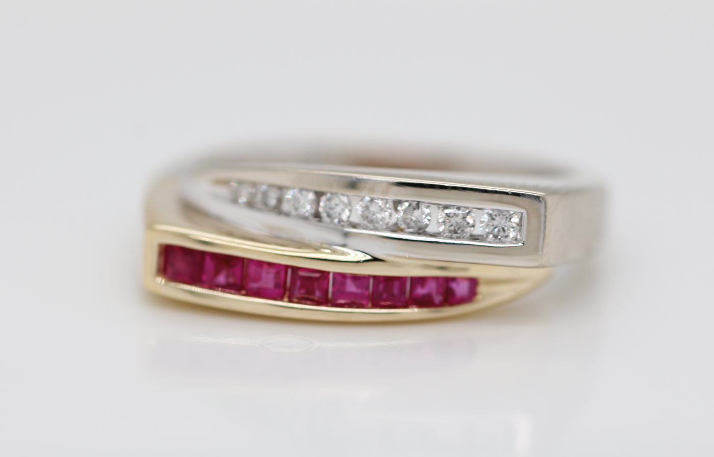 ESTATE 14KY .28 CTTW RUBY AND DIAMOND RING .17 CTTW H-SI2