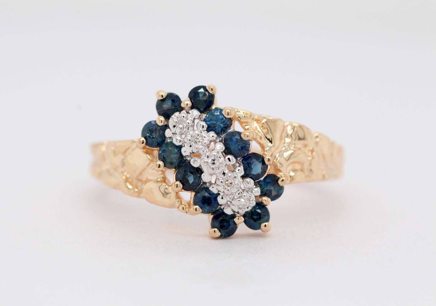 ESTATE 14KY .41 CTTW SAPPHIRE AND DIAMOND RING, .03 CTTW H-SI2