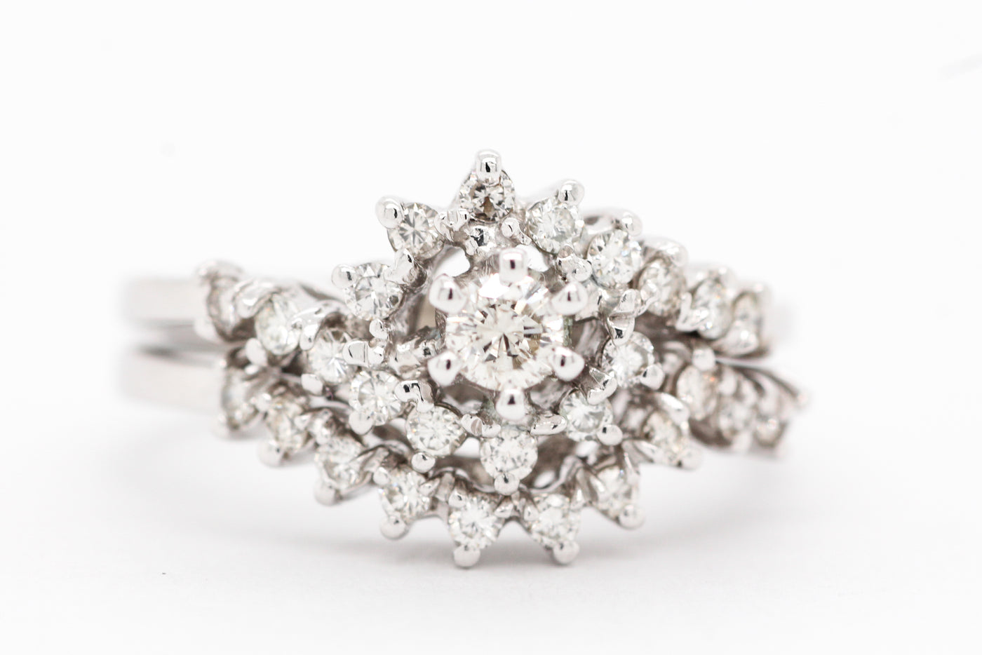 Estate 14kw .30 cttw diamond wedding set, .10 ct center diamond h-si2