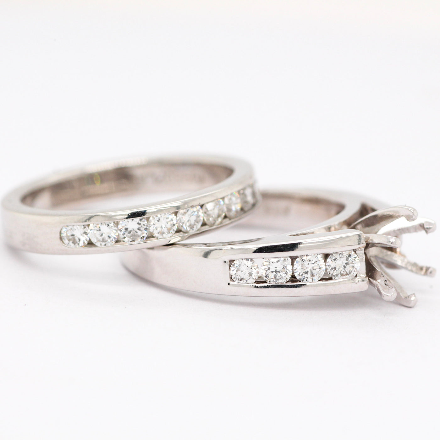 14KW 0.66 CTTW DIAMOND WEDDING SEMI MOUNT SET 
NO CENTER DIAMOND