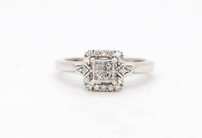 Estate 10KW .27 Cttw Diamond Fashion ring