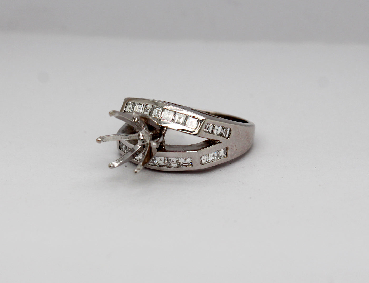 Estate 18KW .75 Cttw Diamond Semi Mount Ring F in Color and VS1 in Cla