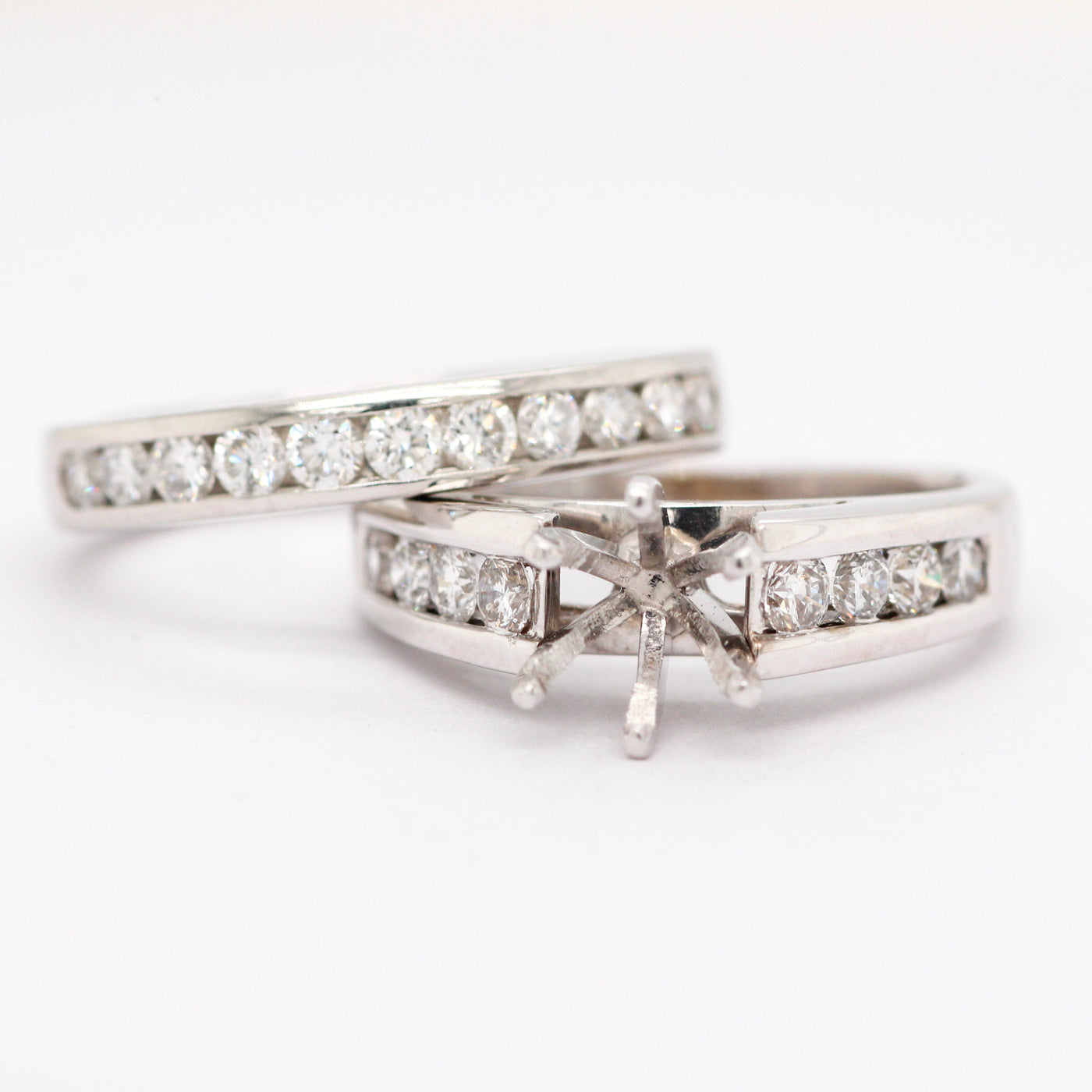 14KW 0.66 CTTW DIAMOND WEDDING SEMI MOUNT SET 
NO CENTER DIAMOND