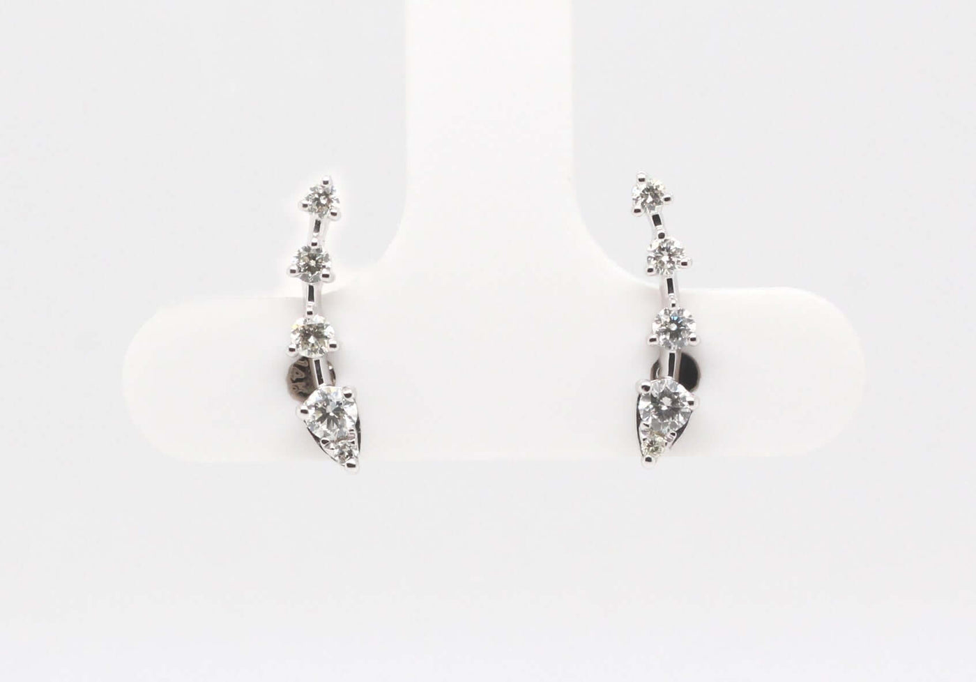 14KW .30 Cttw Diamond Earrings image