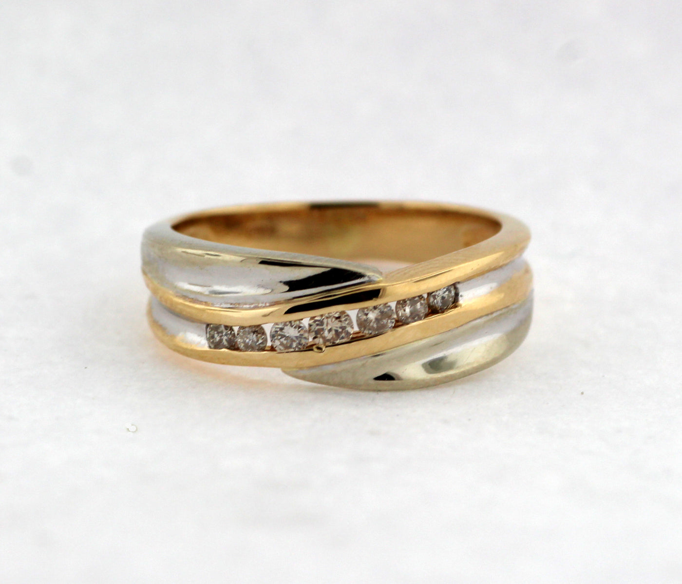14KTT .25 CTTW DIAMOND WEDDING BAND