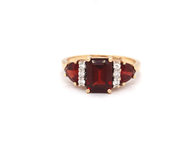 Estate 18KY 3.00 Cttw Garnet and .06 Cttw Diamond Ring H in Color and