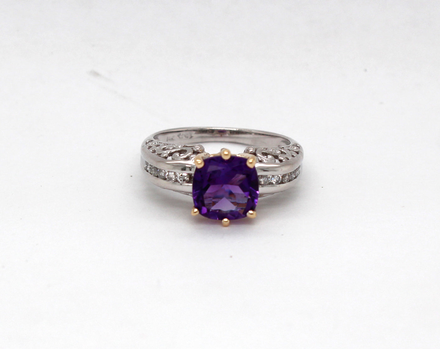 Estate 14KTT 2.50 Ct Amethyst and .10 Cttw Diamond Ring G in Color and