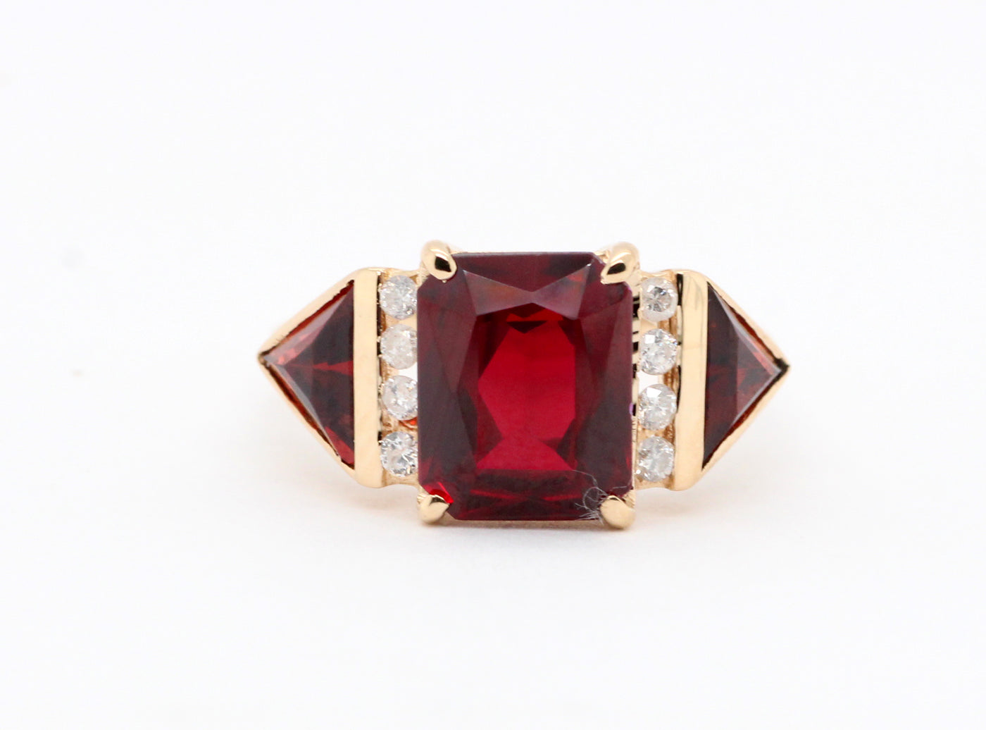 Estate 14KY 5.35 CTTW Garnet and Diamond ring, .16 CTTW H-I1