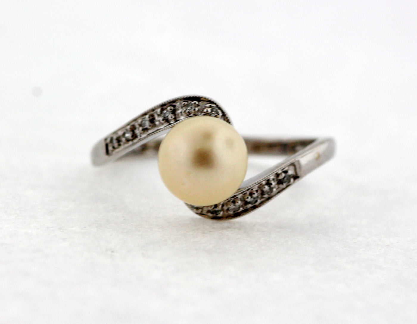 ESTATE 10KW 7MM PEARL AND DIAMOND RING .10 CTTW I-I1