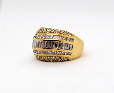 Estate 18KY 3.07 Cttw Diamond JB Star Ring F to G in Color and VS2 in