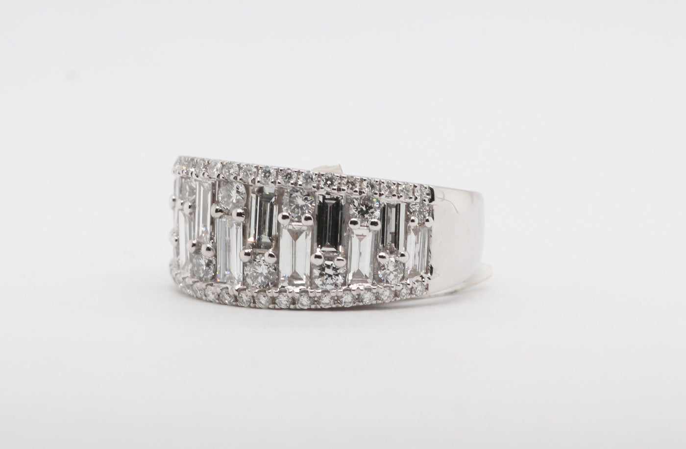 18KW 2.18 Cttw Diamond Ring