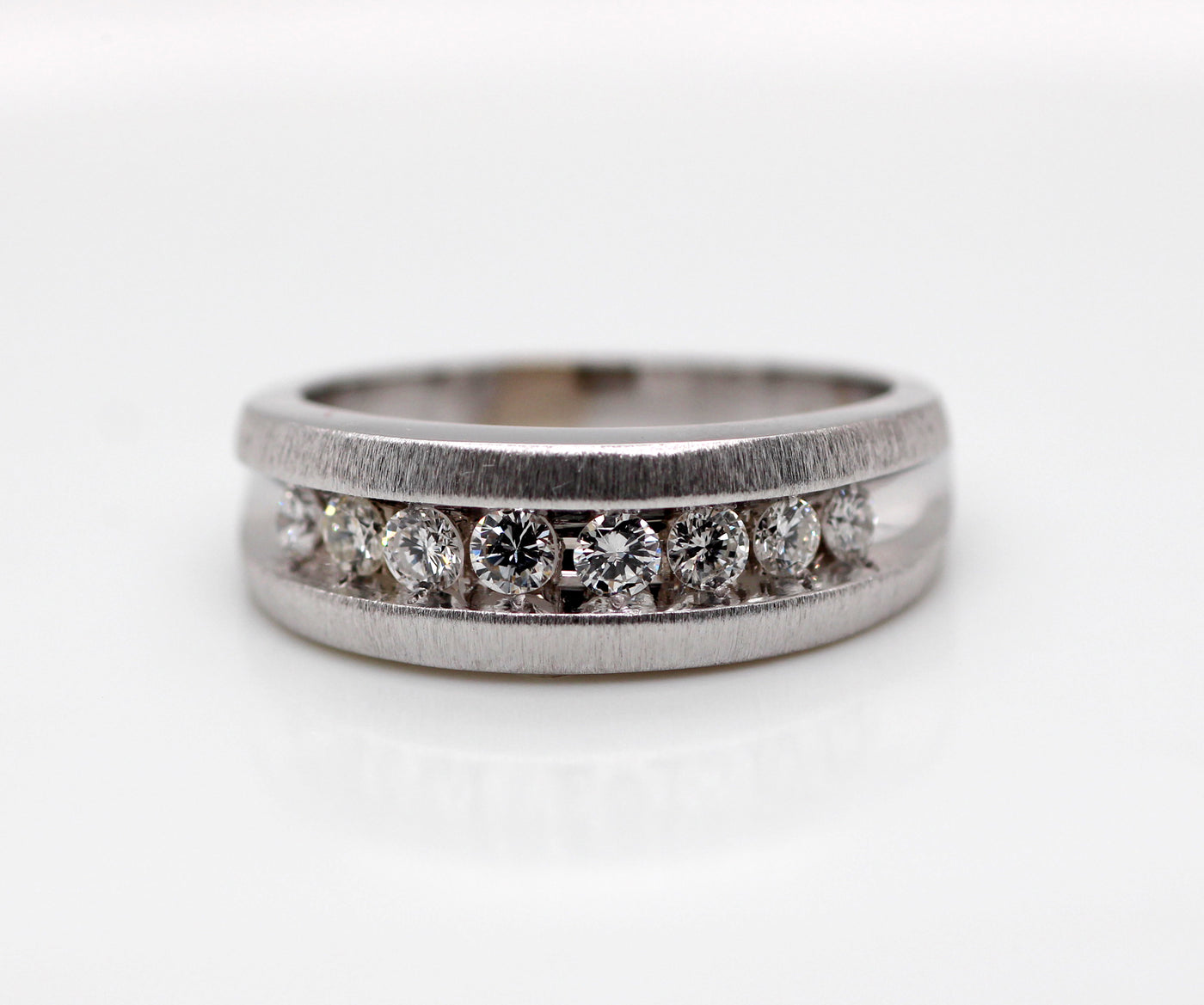 14KW .35 CTTW DIAMOND GENTS WEDDING BAND H-SI1